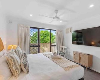 Coastal Comfort In Burleigh Heads Parking And Wifi - Cedar Creek, Gold Coast - Bedroom
