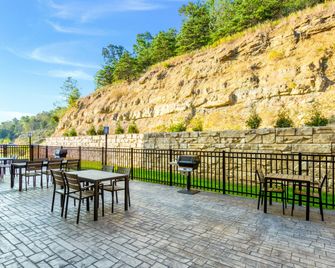 MainStay Suites Winfield-Teays Valley - Hurricane - Gebäude