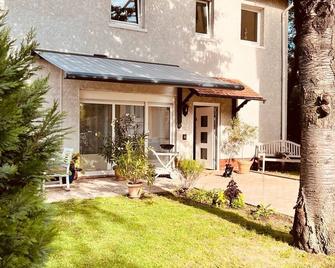 Freistehendes Häuschen mit Gartenmitbenutzung - Langen (Hessen) - Gebäude