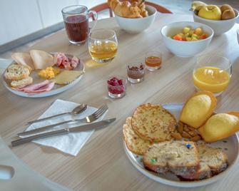 ibis Styles Aubagne Gemenos - Gémenos - Dining room