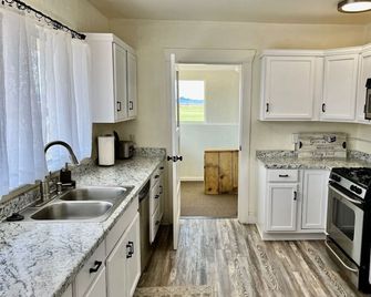 The Spacious, Vintage House on the Ranch - Summit - Cocina