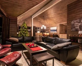 Cabin in Hodlekve with 5 bedrooms & hot tub. - Sogndal - Lounge