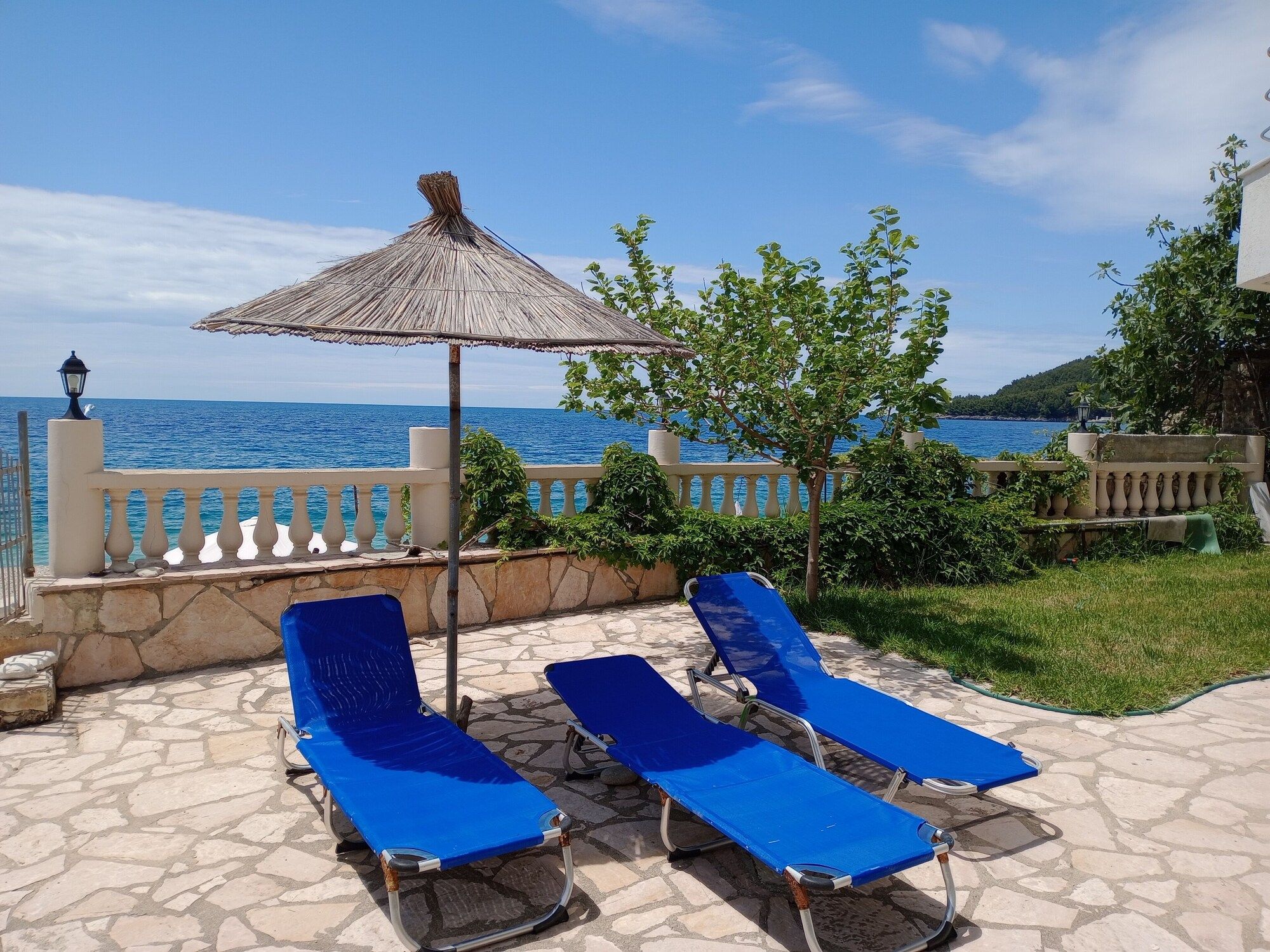 Magic Ionian Apartments & Rooms