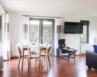 Gorgeous home in Wemeldinge with kitchen - Wemeldinge - Comedor