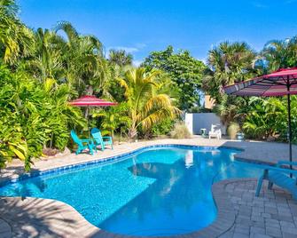 Island Oasis - Luxury Pool Home Steps To The Beach - Melbourne Beach - Pool