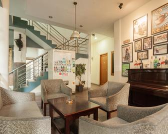 RedDoorz Plus near Universitas Indonesia - Depok - Lobby
