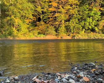 Winchester Stables Farmhouse! Horses, Farm Animals and the Beautiful West River - Newfane