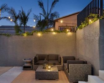 Studio 3 Min to Downtown Beaches Freeways Airport - San Diego - Patio