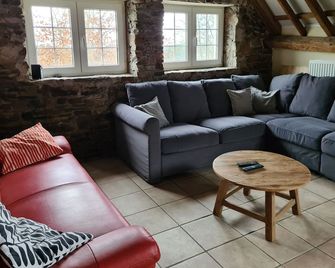 Beautiful very quiet Gite - Lanzerath - Sala de estar