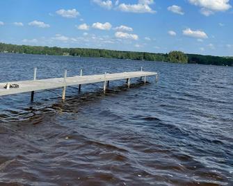 Cozy cabin right on the water! All bikers, skiers, fisherman and more welcome! - Cable - Beach