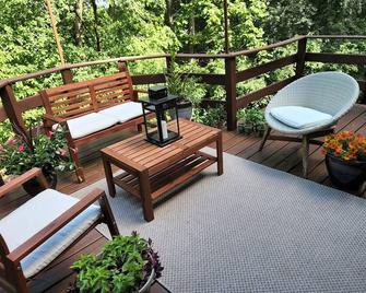 Large Home close to everything, Dogs welcome. - Fitchburg - Balcony