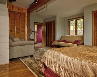 Lakeview Lodge - Nederland Retreat - walk to town - best views around - Nederland - Habitación