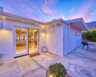 Puerta Del Sol - 2br Oasis Retreat - Palm Springs - Building
