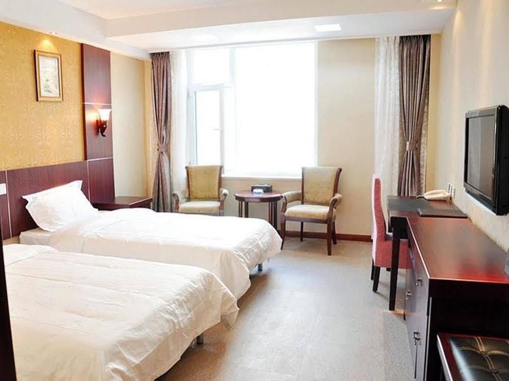 Weihai Huayu Business Hotel - Weihai - Bedroom