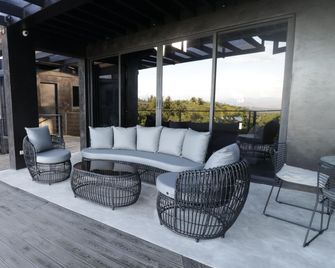 Balconea - Taal - Laurel - Balcón