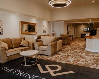 The Prince of Wales Hotel Berkeley by Bellevilla, A38 M5 - Berkeley - Lounge