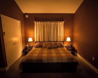 Crooked Tree Guest Suites - Penticton - Bedroom