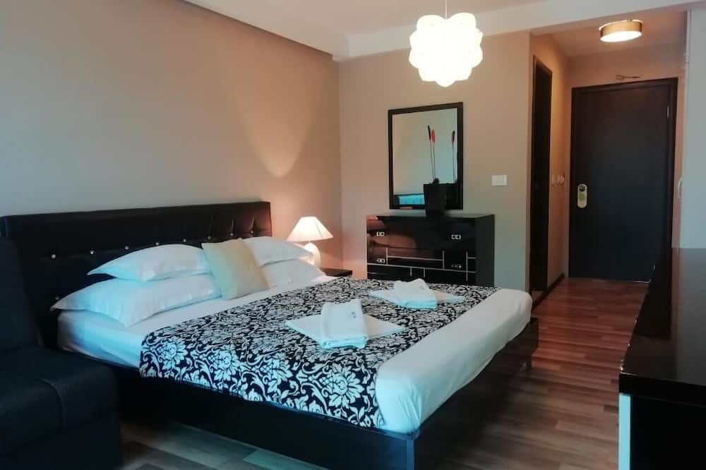 Apartments And Rooms Grand Palazzo - Budva - Bedroom