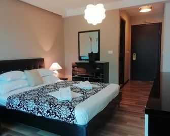 Apartments And Rooms Grand Palazzo - Budva - Bedroom