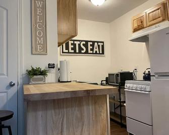 Beautifully Updated Historic Studio In The Middle Of Everything! - Laramie - Front desk