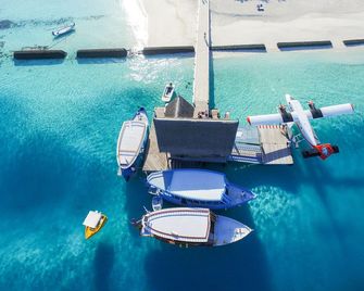 Constance Moofushi - Moofushi Island