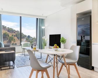 Always-Power Signal Hill Apartment - קייפ טאון - חדר אוכל