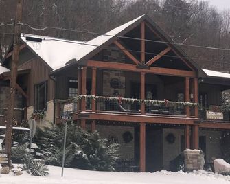 1of2 Bedroom Suites at Lake Barkley Old Kuttawa, KY - w/ golf cart - Kuttawa - Building