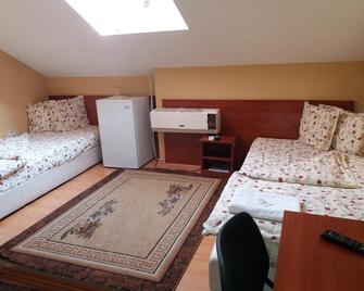 Hotel Mirage Pleven - Pleven - Bedroom