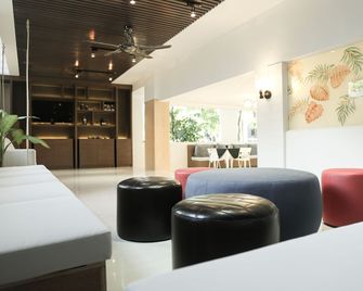 Hotel de Karon - קארון - לובי