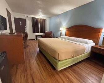 Relax Inn & Suites - Mattoon - Bedroom