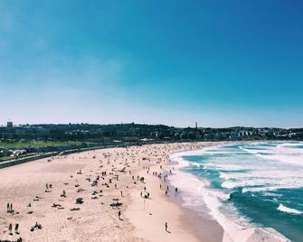 Beautiful Bondi 1-Bed Apartment Meters from Beach - Bondi Beach - Beach