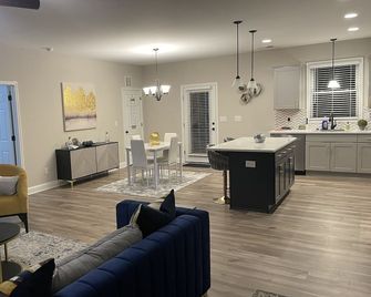 Luxe Loray - Gastonia - Olohuone