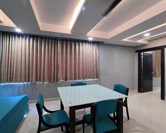 Hotel Raj Palace - Daman - Huiskamer