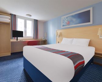 Travelodge Birmingham Central Broadway Plaza - Birmingham - Bedroom