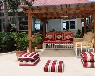 CML Beach Resort & Water Park - Lemery - Patio