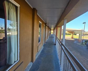 Diamond Inn Motel By OYO Jackson Hwy 80- I-20 - Jackson - Balcony