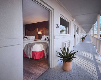 The Derby Inn - Hot Springs - Balcón