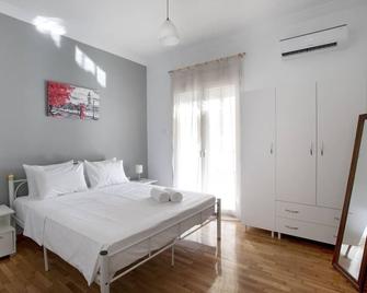 Kolonos - A Renovated Apartment - Atenas - Habitación