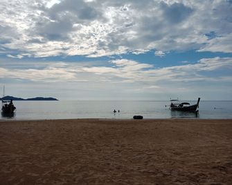 Koh Mook Rubber Tree Bungalows - Ko Muk - Beach