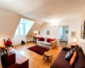 Spacious T2 apt in city center. - Amboise - Sala de estar