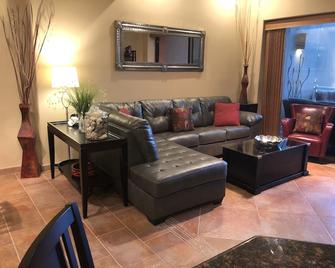 Gorgeous Las Palomas Phase 2, 1 Bedroom, Sleeps 5, Newly Renovated - Puerto Peñasco - Living room