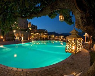 Villa Cimbrone - Ravello - Pool