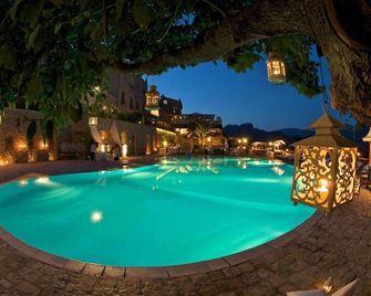 Hotel Villa Cimbrone - ראבלו - בריכה