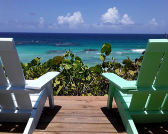 Serene Beach Rental on Long Island for Tropical Getaways in The Bahamas - Clarence Town - Balcony
