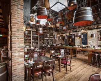 Europa-Park Erlebnis-Resort, Hotel Castillo Alcazar - Rust - Bar