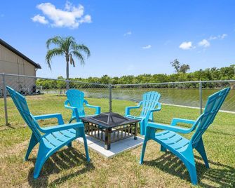 Lakeside Paradise - Holiday - Patio