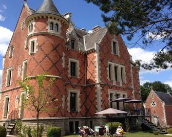 Family Chateau With Great Comfort, Park, Swimming Pool, sand beaches nearby - Saint-Vincent-sur-Graon - Edificio