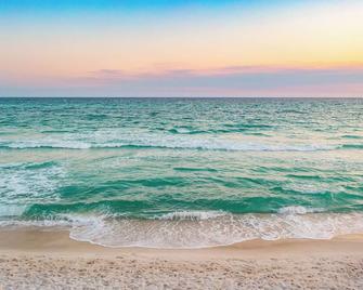403 Rosemary Beach Inn - Includes Beach Chairs & Complimentary Breakfast + Access to 4 Pools - Rosemary Beach