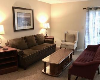 Month to Month Condo near CVG & Amazon with Garage - Florence - Living room