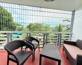 Badladz Staycation Condos - Puerto Galera - Balkon